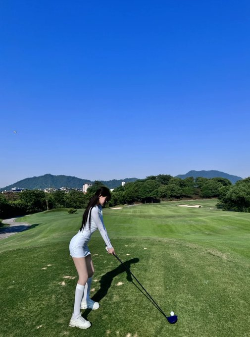 澄んだ空に向かって、思い切りスイング！