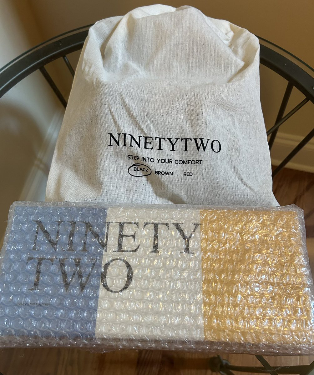 Cfus848's tweet photo. Received my second and third order of 92 collections today 
Thank you so much 
So soft and comfortable 
Great colors  and must have 

😍👍❤️🫶🏻🌷🙏🏻🧦🩴

#srchafreen 
#NINETYTWO 
#GIRLFREEN
#92Socks
#92Slippers 
#92Sleepwear
#SoftDaysCozyWays 

Thank you @cpmcyr and best CEO 🫶🏻 https://t.co/OxHiW4Qb18