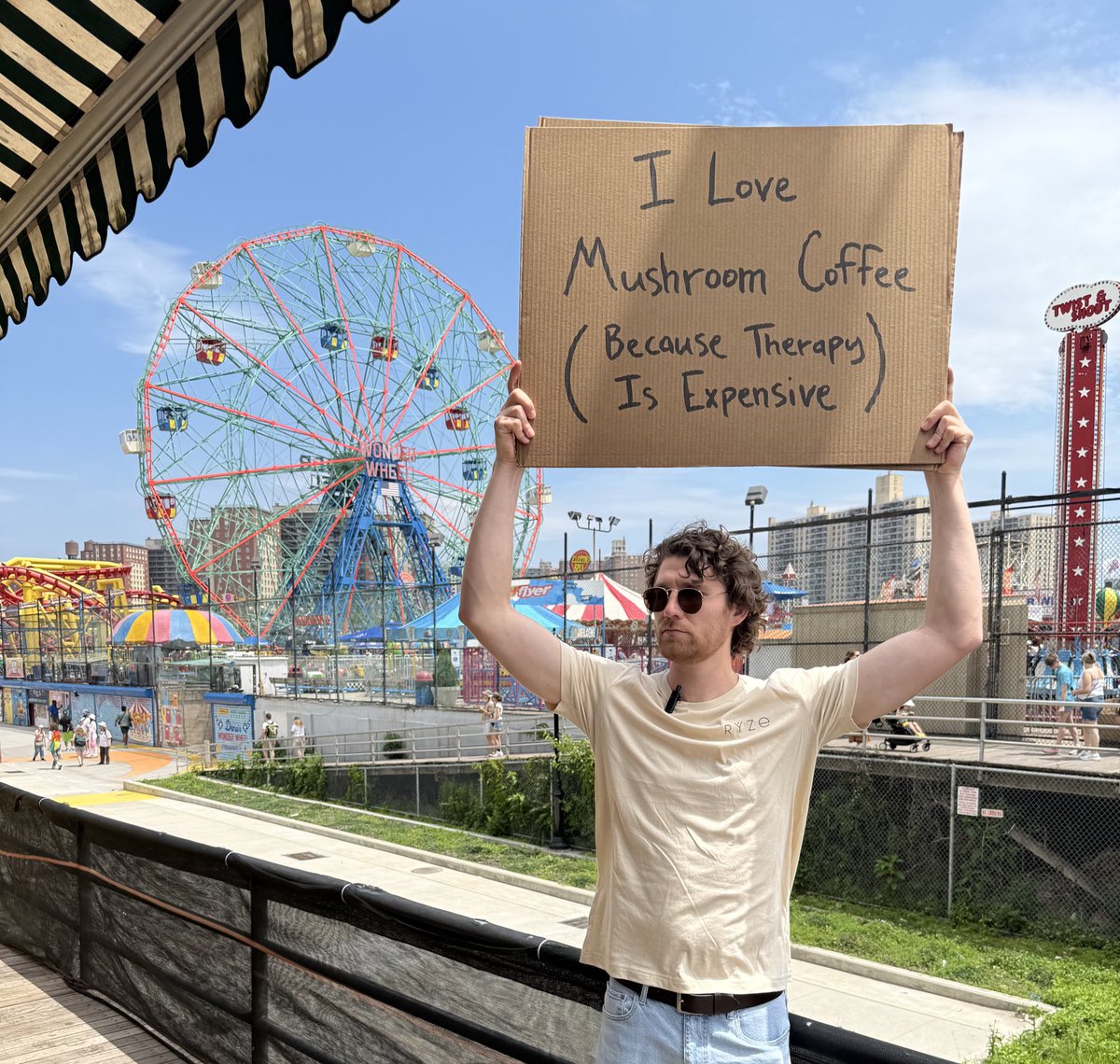 dudewithsign's tweet image. Make the switch. Thank me later. @ryzesuperfoods #RYZEontheroad #RYZExMermaidparade #ad
