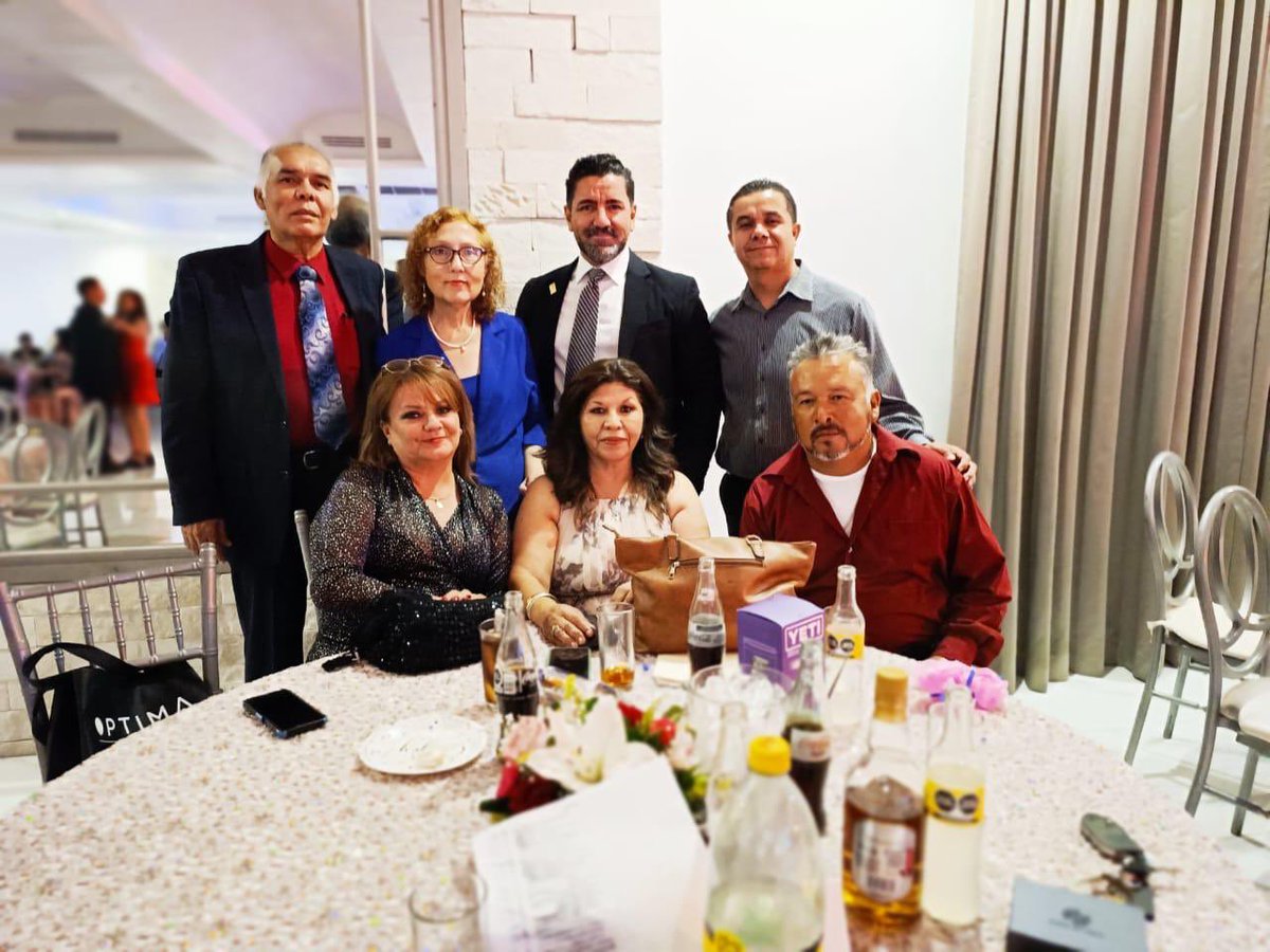 🔵 Reconocimiento a la labor educativa de los docentes del Nivel de Educación Especial Delegaciones: D I-77, D 1-127, D I-135 y D I-136
#SNTEcontigo
#EverardoPadrón