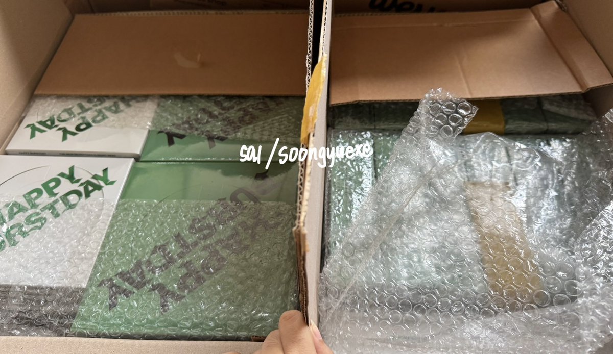 soongyuexe's tweet photo. #saiupdate
re: happy burstday albums
2 out of 5 jumbo boxes have arrived today at my address! remaining boxes are scheduled to arrive in ph next week
please don't flood my dms yet regarding this π₯Ή i'll finish the current pending shipments first, then proceed with sorting the albums and pobs. after sorting, i will send the arrival notice through email.
i will allocate them first to those who ordered under 'own checkout,' then the rest to orders under 'long dop,' as the freebies from me are also still in transit to ph
those who have opted not to join the pooling will receive their pob set sealed
i highly recommend choosing sdd for shipment if you're within metro manila or near bulacan to ensure the safety of your albums π₯Ή they're very veryyy fragile and prone to dents but will do my best to pack them safely if you'll choose direct couriers/ sco πββοΈ