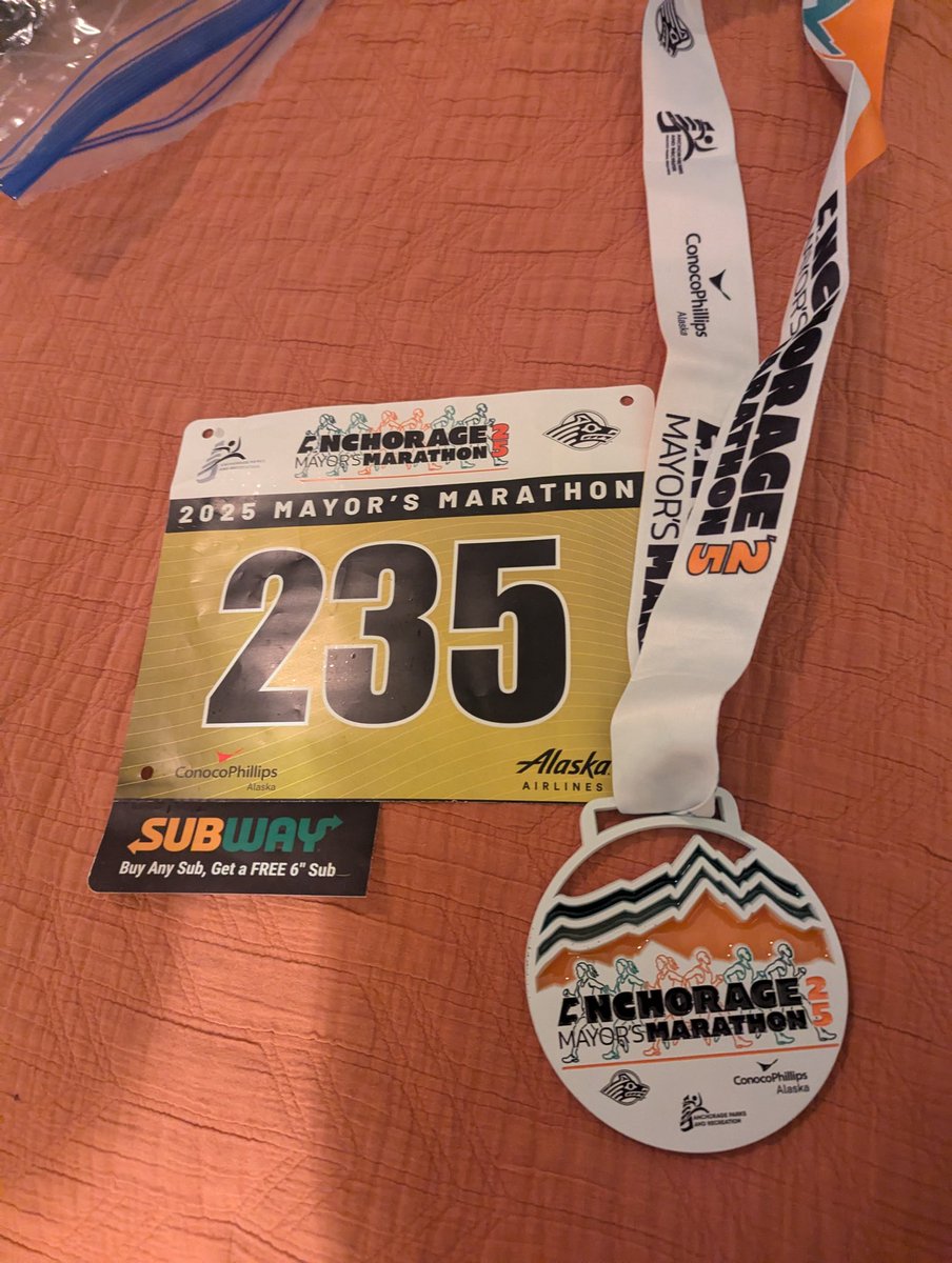 runfarDEF's tweet image. State 49 completed. Extra special since Brooke ran her first 1/2 and @cmw5170 still smoked her. #50B450 #rockyourrun @RockValleyPT