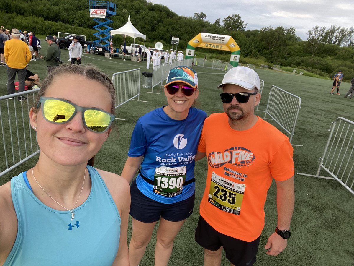 runfarDEF's tweet image. State 49 completed. Extra special since Brooke ran her first 1/2 and @cmw5170 still smoked her. #50B450 #rockyourrun @RockValleyPT