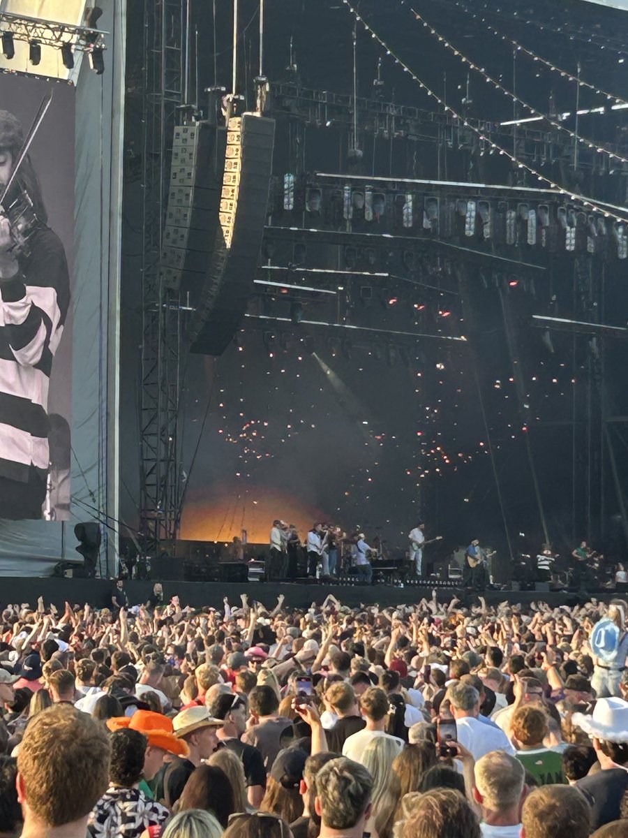 1st time to see Zack Bryan tonight in Dublin. He played to 1,500 here a few years ago. This time, an extraordinary 160,000 tickets sold over 3 nights. 90% of the crowd were under 30