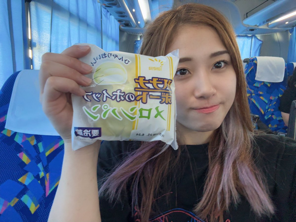 おはようございます☀

バナナボートのホイップメロンパン？
初めて見たけど
東京には売ってない？？