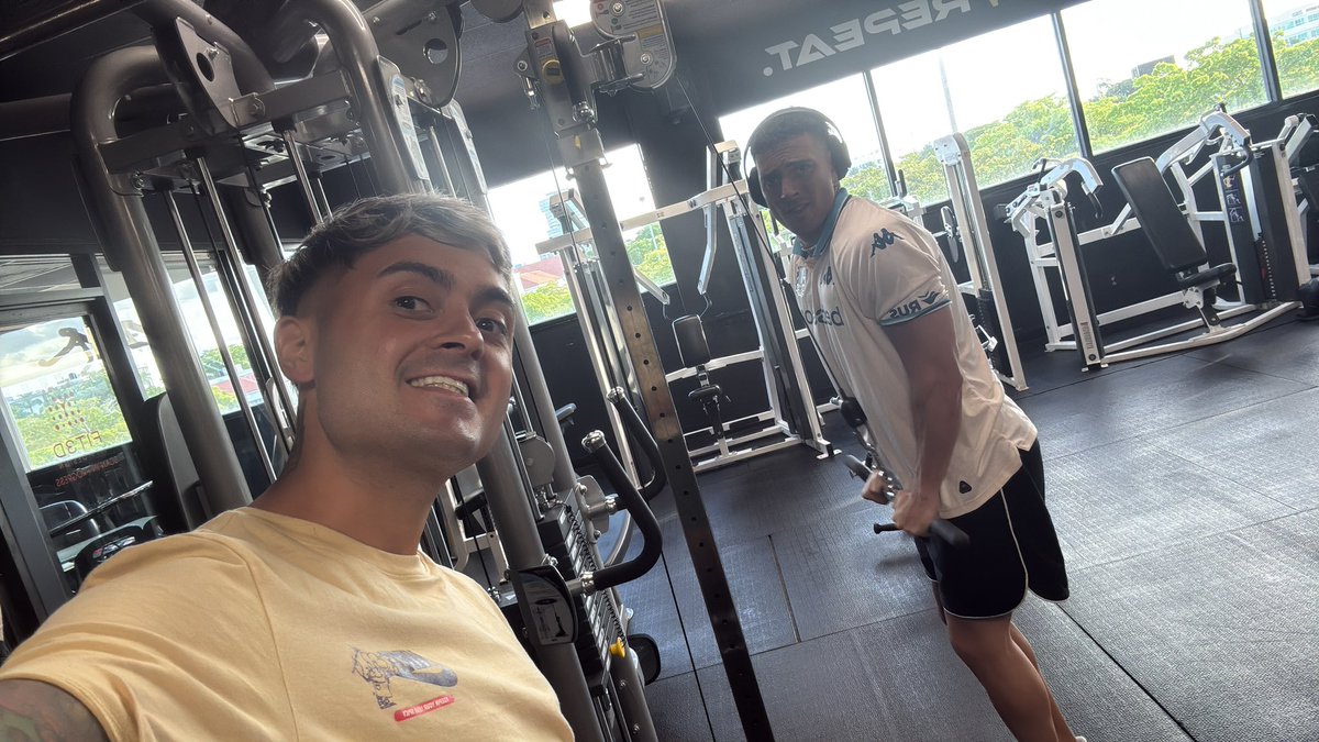 Le cabio el celu a Martin cualquier cosa me charlan y transfiero algo pa los pibes