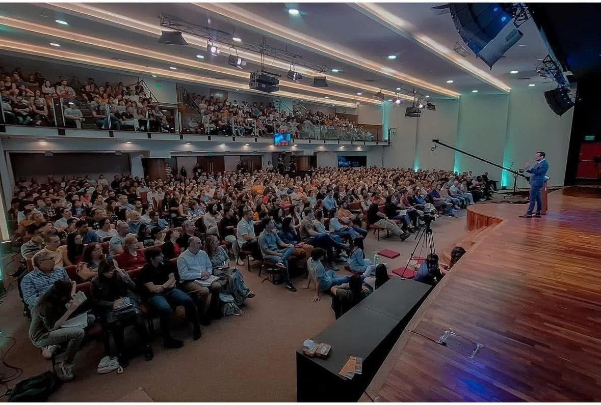 emilioaguero's tweet photo. Mañana domingo en la iglesia Más que Vencedores @mqvpy el mensaje será: “La bendición y alegría de obedecer a Dios”.
Te espero en cualquiera de los cuatro servicios. Las 08; 10:15; 17 y 19:15 hs. Anda en familia e invita a alguien. https://t.co/dl46bG3Vfc