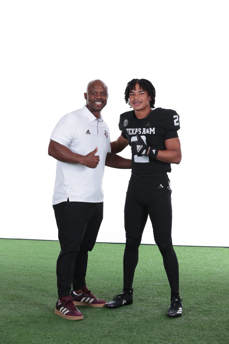 MichaelPBrown_2's tweet image. What’s good Aggieland!! @samspiegs @mbpRivals @RivalsLandyn @Hayesfawcett3 @MikeRoach247 @TomLoy247 @GHamiltonOTF @_colepatterson @SWiltfong_ @RivalsFriedman