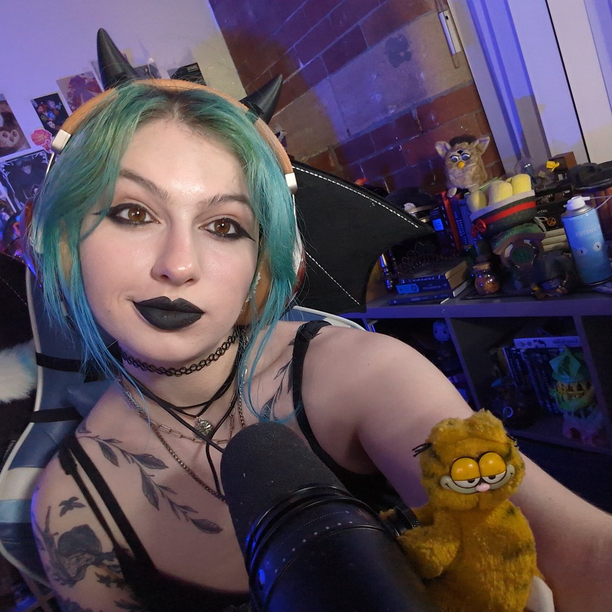 🦇 LIVE ON TWITCH NOW 🦇 
Ty for 2.6k follow on Twitch!!
✨𝖕𝖆𝖗𝖙𝖓𝖊𝖗 𝖕𝖚𝖘𝖍✨Fnaf:Secret of the mimic✨
twitch.tv/thatvintagepot…