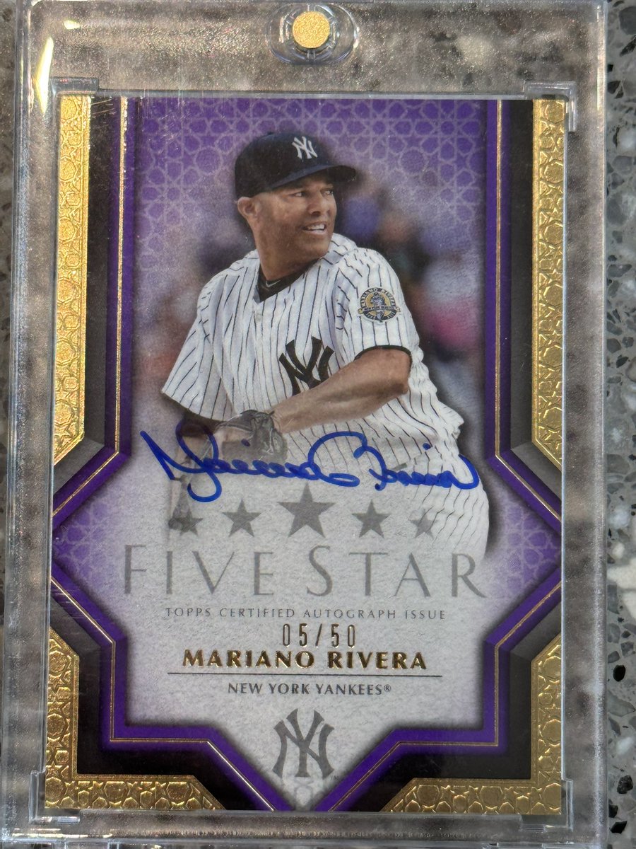 Another score at <a href="/FanaticsFest/">Fanatics Fest</a>  🎉 <a href="/MarianoRivera/">Mariano Rivera</a>