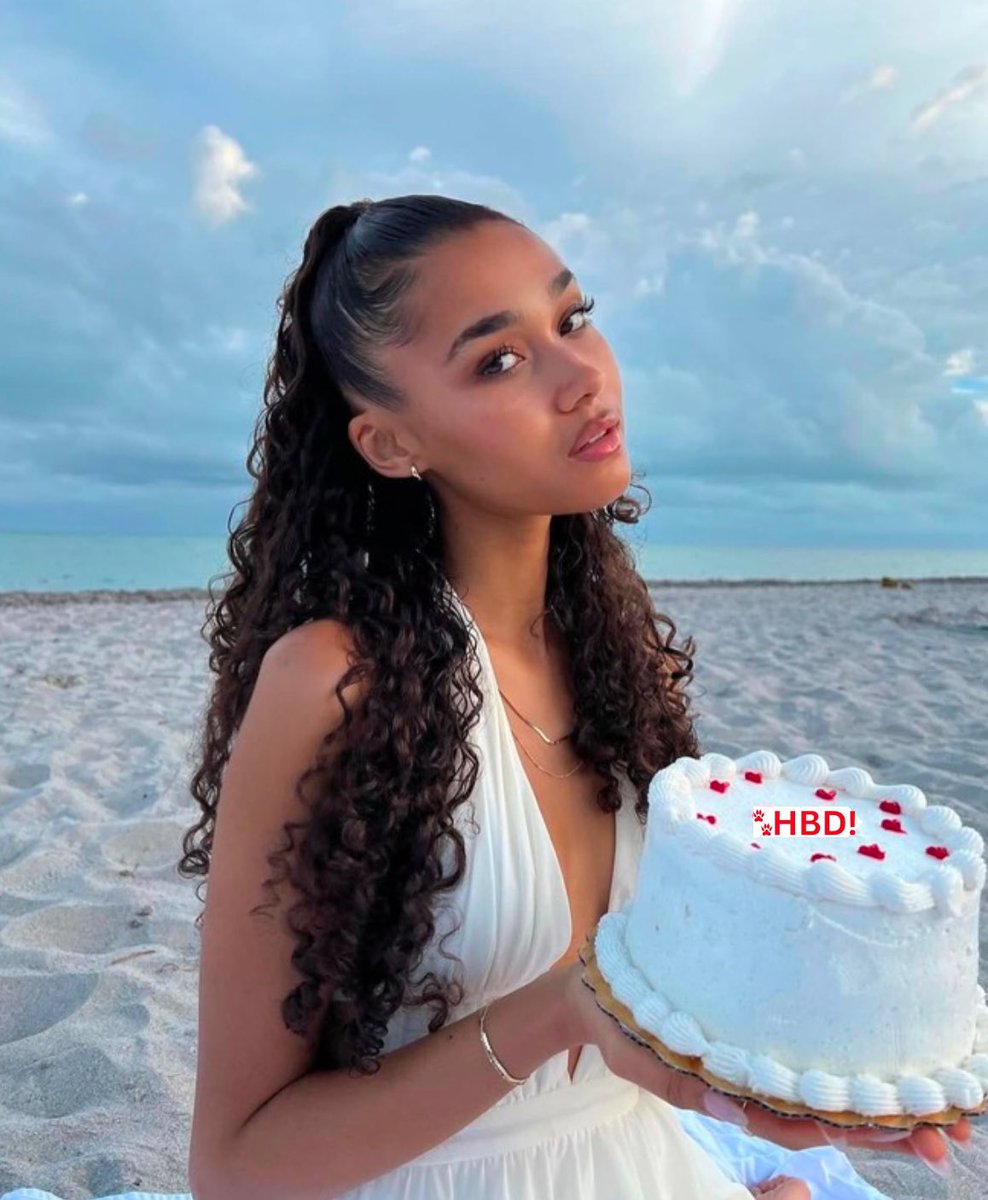 TRINIONREPEAT's tweet photo. 🥀 𓂃 can i have this dance core for the evening. happiest of birthdays to my most annoying, loving, ride or die big sister. there’s nobody on planet earth that makes me wanna pull my hair out or live without more, love u sm bri  #cloutstagram 🤍 https://t.co/9mBEGLQ2M6