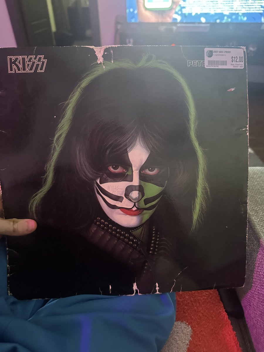 UseyDaniel's tweet photo. Got a new vinyl today! Still on the search for Live and Sleazy though @sundayjeff 😂😂😂 https://t.co/nD68lauJpS