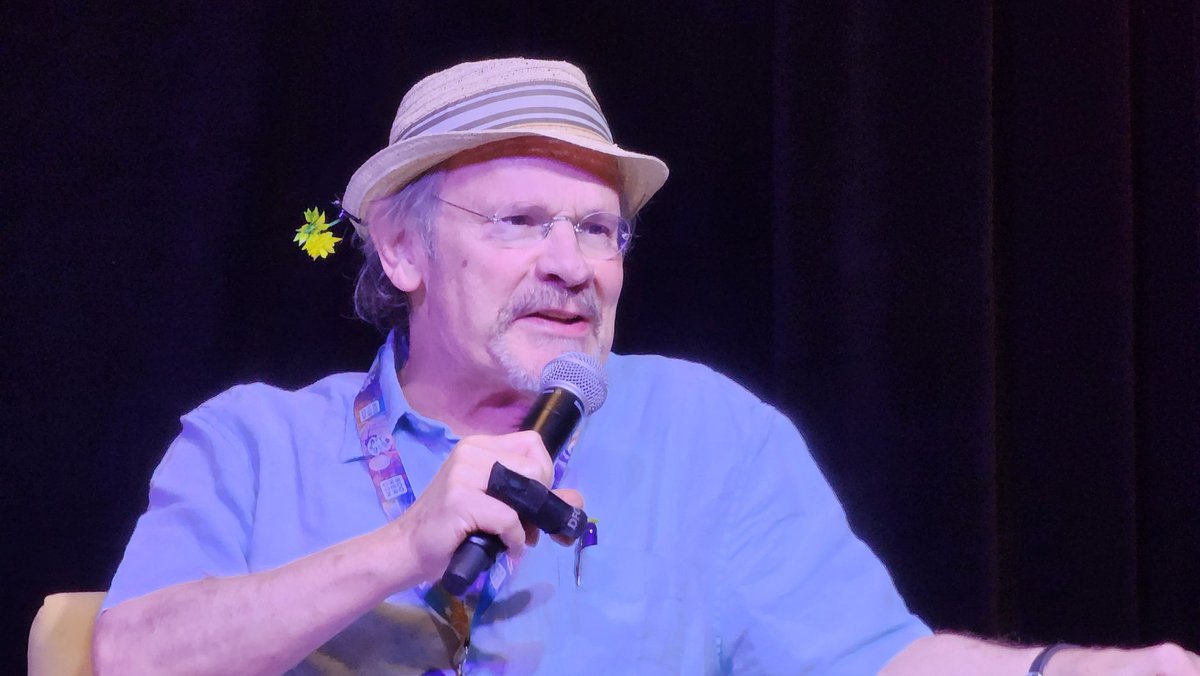 nealiios's tweet image. Just now @Soonercon: Ethan Phillips said I asked the best / most interesting questions he's ever been asked on stage, which is amazing given all the conventions he's been a guest of. My journalism degree pays off again. :) #StarTrekVoyager #Interview #OnTheMainStage #NealOnNeelix