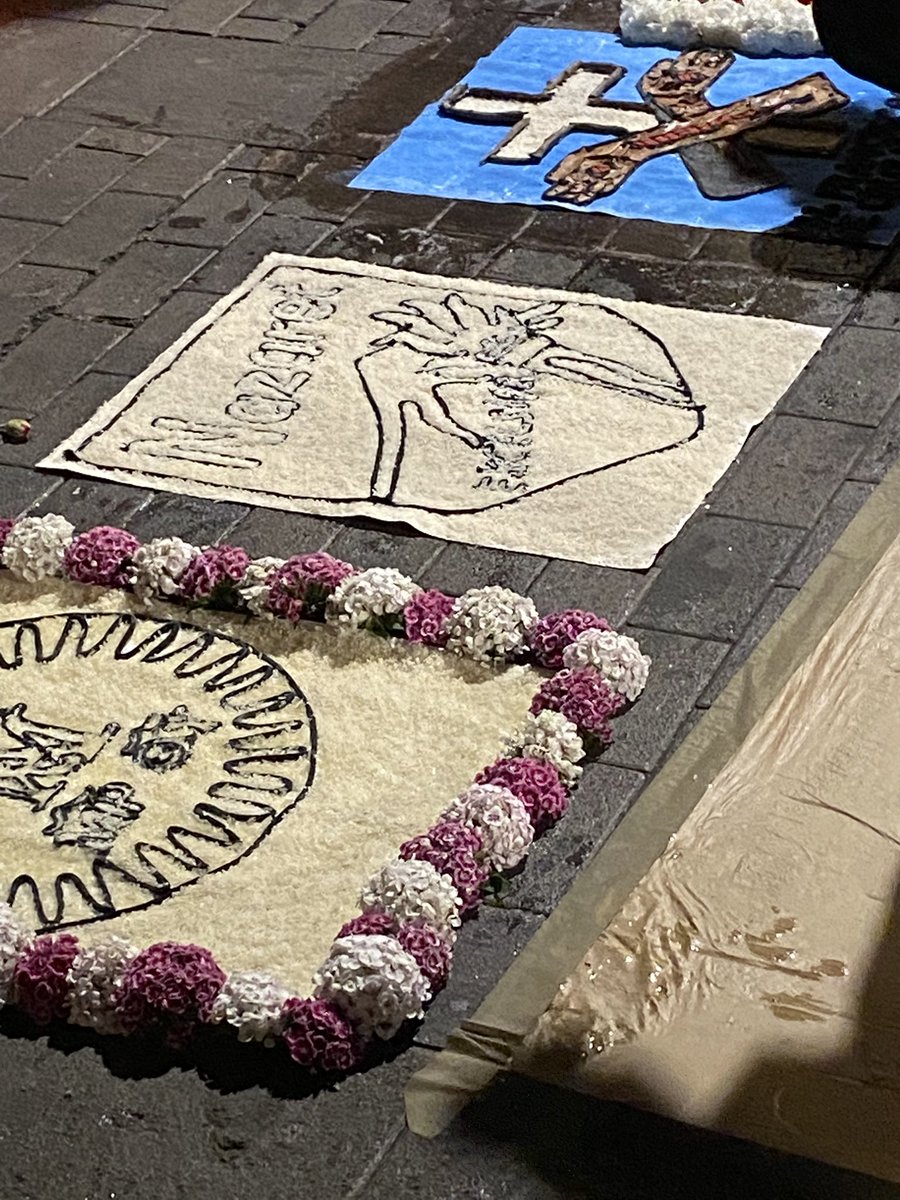 Residencia Universitaria Nazaret (@resiuninazaret) on Twitter photo Alfombra terminada! Gracias a todas las que lo han hecho posible <a href="/ResiUniNazaret/">Residencia Universitaria Nazaret</a> Alfombra terminada! Gracias a todas las que lo han hecho posible <a href="/ResiUniNazaret/">Residencia Universitaria Nazaret</a>
