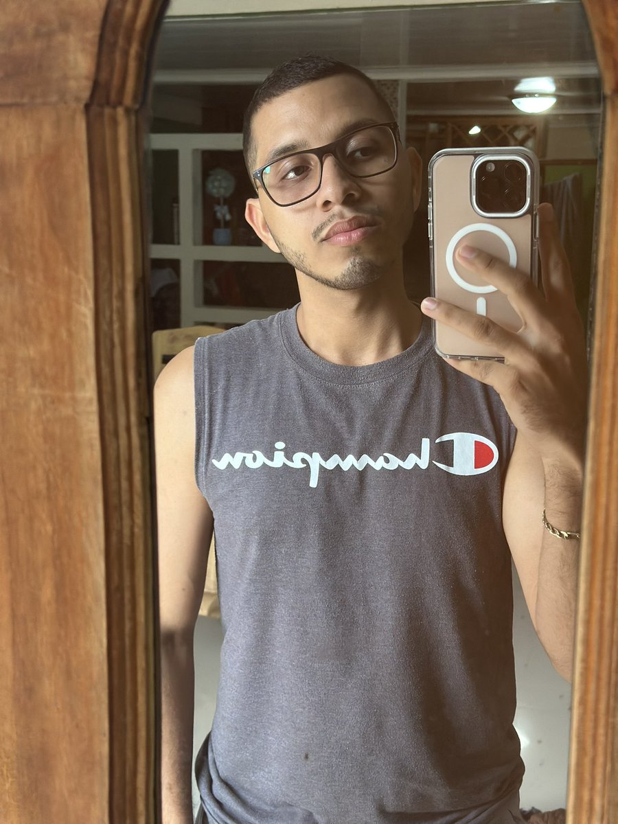 😼
