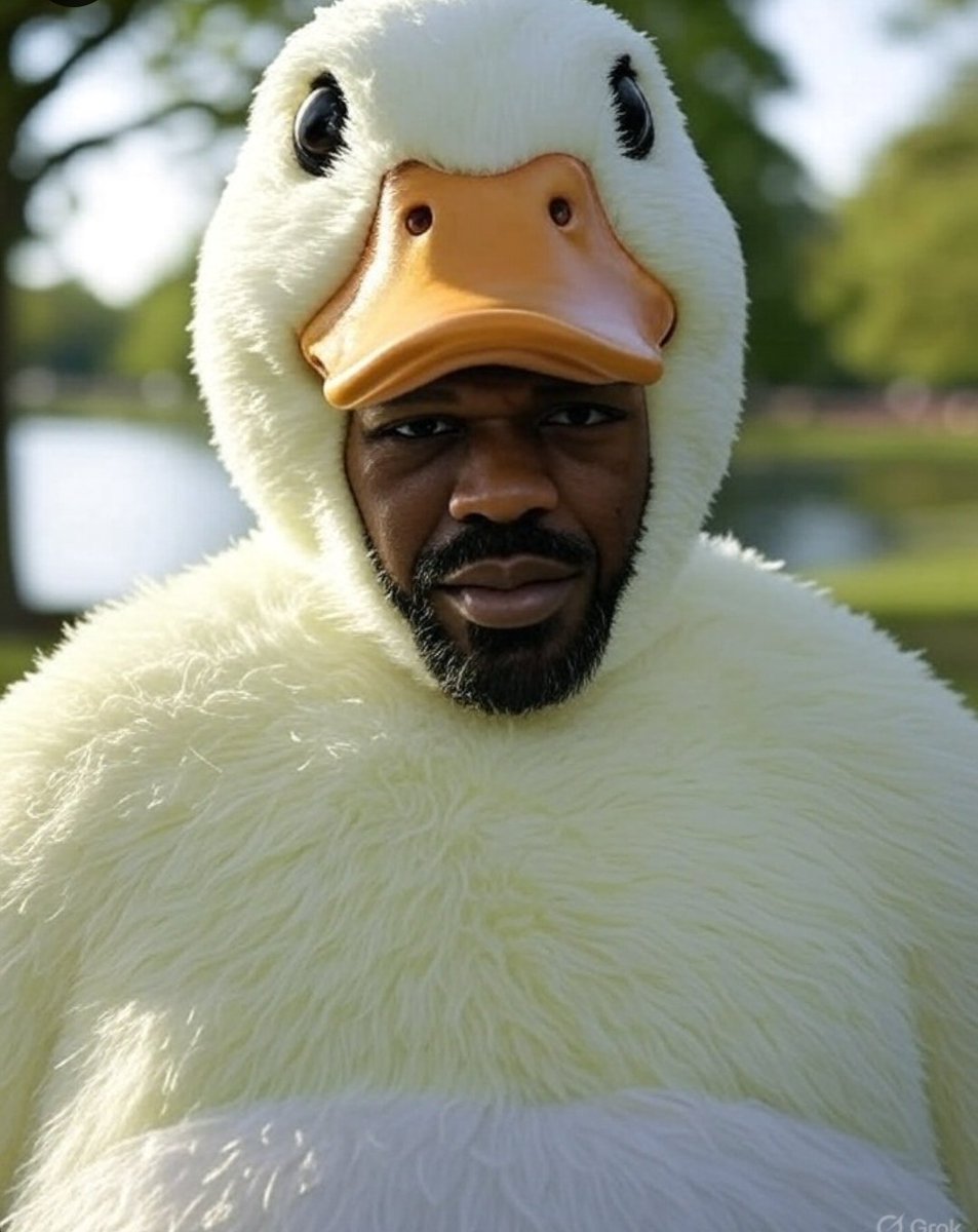 Palmarès de Ducky Jones:
-Dopage
-Frappe sa femme (devant ses enfants) 
-s'enfuie d'un accident avec une femme enceinte 
-Affronte un Miocic qui tient plus sur ses jambes comme dernier combat 
-Fui en courant le seul combattant compétitif stylistiquement 

Félicitations