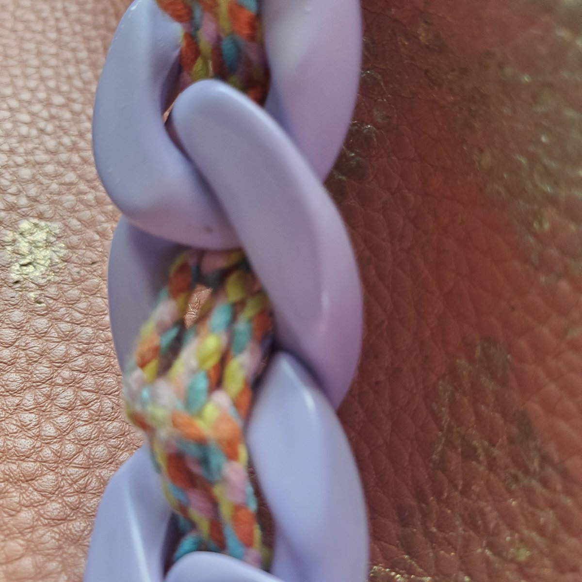 I refurbished my handbag with a macrame handle I made and some leftover gold fabric paint from my 10usd Summer sneakers. I didn't order enough macrame cord. The square knots are pretty at a half inch though. I have 32 inches of handles and I had 10meters of cord.