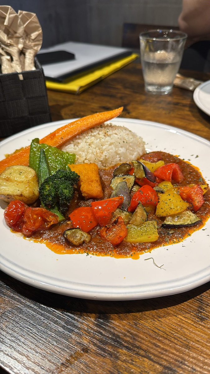 kazzazy's tweet photo. 昨日もWAYAWAYAへ！
6月限定メニューの『夏野菜のrainbow朱カレー』✨
ピンボケ写真は撮りましたが、これで夏バテ対策は万全でっす‼️笑
ルーに濃厚なトマトを感じながら素揚げの野菜たちを食す。
最高です😍
ご馳走様でした❗️

#札幌 #カレー #南郷7丁目 #wayawayacafe #iphone15pro #すまほ写真ら部 https://t.co/dR5cSemmAE