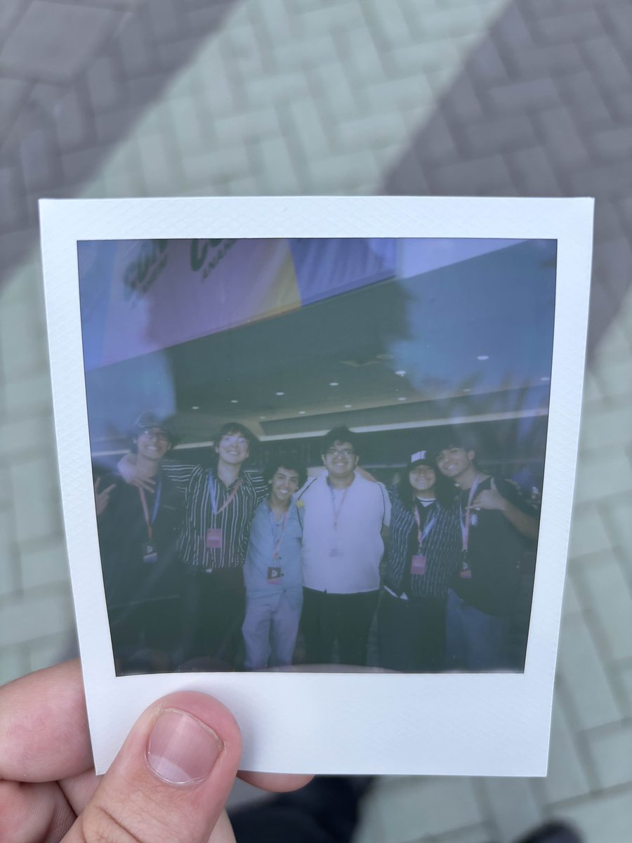 VIDCON DAY 3 ✅ 
thank you for everything, genuinely, this has been the best vidcon yet and i’m so thankful for everyone that i got to meet, until next year ❤️