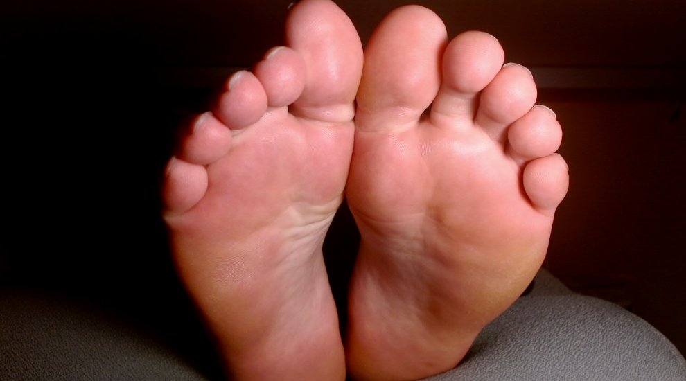 CellySub's tweet image. my feet were hypnotized todayy...