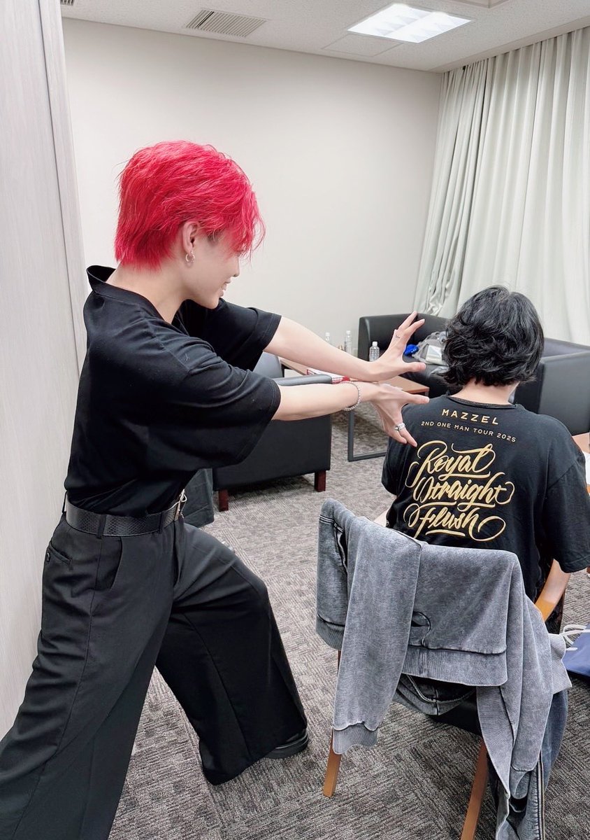 りょん グランキューブ大阪の楽屋にて 急いで書くものがあり慌てている私に