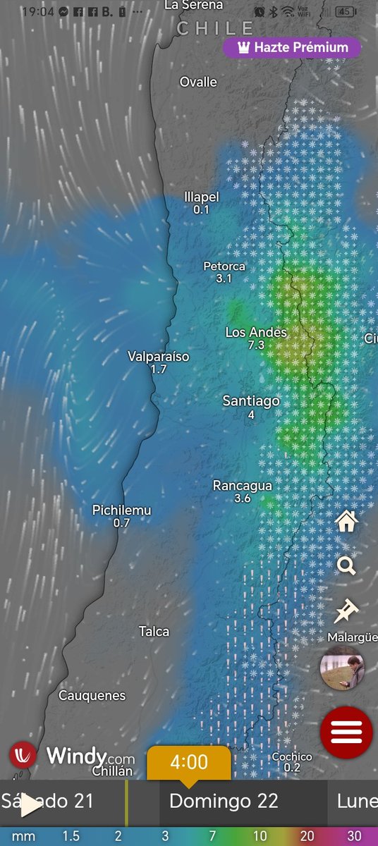 Buenas noches #Quilpue.
Una banda frontal que viene subiendo desde sur dejará algunas precipitaciones de corta duración en toda la región esta madrugada del domingo 22.
Se esperan entre 1 y 5 mm en no más de 3 hrs de afectación.
Luego vuelve el sol y frío. 
Atento a reportes.