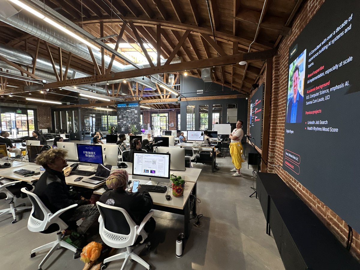 🚀 30 kids trained on prompt engineering +  building apps in LA! The next frontier of hackathons are gonna be insane. 

Showed them how I use @devinai and <a href="/Gemini/">Gemini</a> to build dope apps that solve my own needs