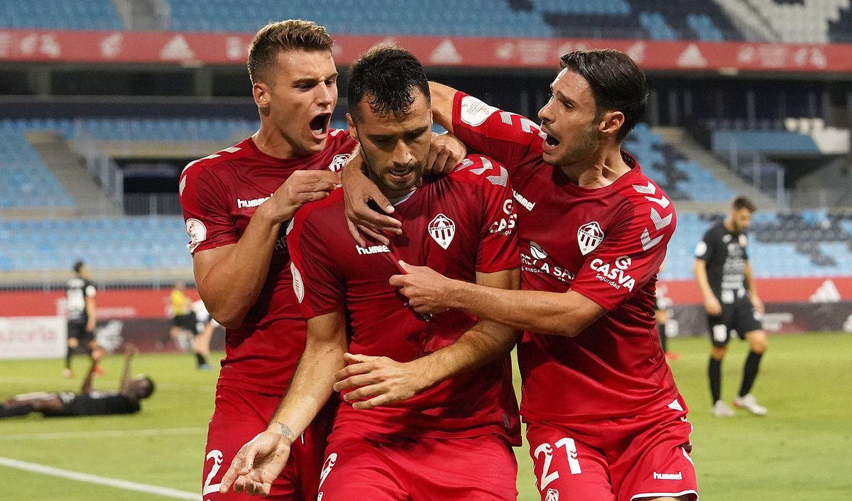 GxldeMedunjanin's tweet photo. No me hace falta imaginar una historia como la de Cazorla. Nuestro capitán se bajo a tercera y nos llevo al futbol profesional. https://t.co/Un8YTG54zG