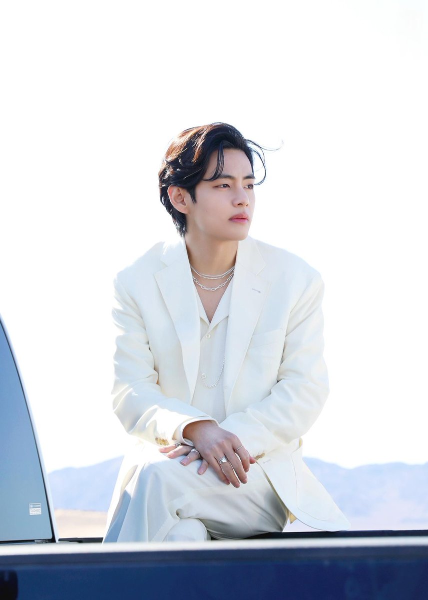 augustmonthly_'s tweet photo. 𝐎𝐧𝐜𝐞 𝐢𝐧 𝐚 𝐥𝐢𝐟𝐞𝐭𝐢𝐦𝐞 𝐦𝐞𝐚𝐧𝐬 𝐭𝐡𝐞𝐫𝐞𝐬 𝐧𝐨 𝐬𝐞𝐜𝐨𝐧𝐝 𝐜𝐡𝐚𝐧𝐜𝐞, 𝐬𝐨 𝐈 𝐛𝐞𝐥𝐢𝐞𝐯𝐞 𝐭𝐡𝐚𝐭 𝐲𝐨𝐮 𝐚𝐧𝐝 𝐦𝐞 𝐬𝐡𝐨𝐮𝐥𝐝 𝐠𝐫𝐚𝐛 𝐢𝐭 𝐰𝐡𝐢𝐥𝐞 𝐰𝐞 𝐜𝐚𝐧 . . . *cue spotlight on queen bribri* Happy birthday to one of the best bedmates ever! 🎂 https://t.co/MxhiPyLrL4