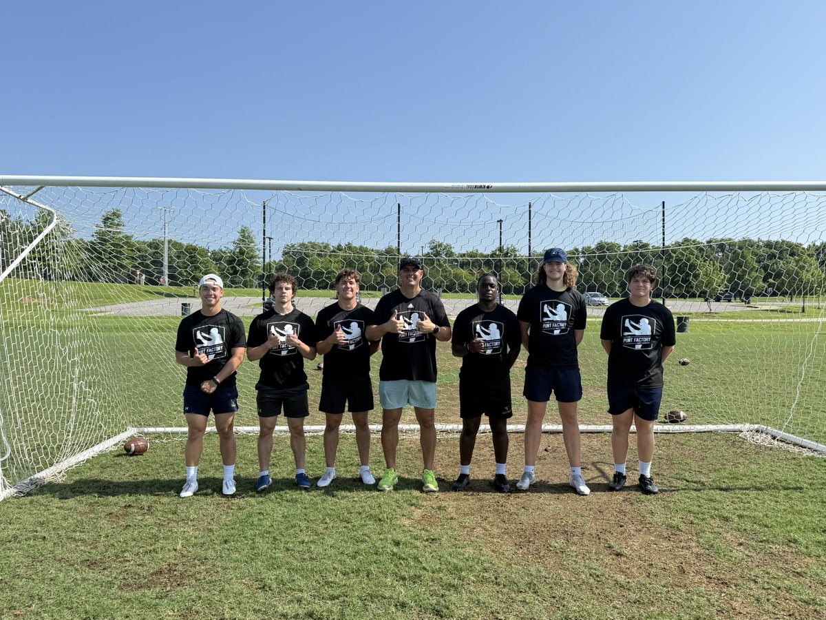 Day 2 of the 5th Annual College Punter Weekend was a blast 🤙🏼

Today we had 3 small group as is tradition on day 2 &amp; ate dinner together at <a href="/Edleysbbq/">Edley's Bar-B-Que</a> 🙌🏻

Big day tomorrow of some competitions!

#PuntFactory