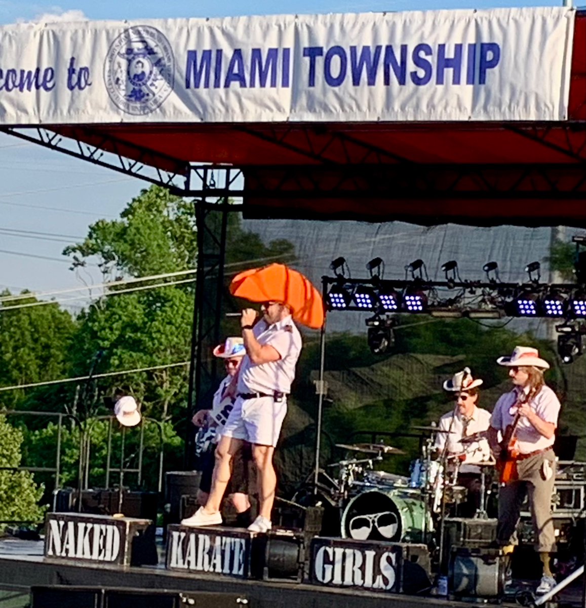 MikeOdioso's tweet image. Wedged between Friday’s busy legislative work during the final days before voting on Ohio’s 2 year operating budget, Leslie and I ate breakfast at Metzcor’s coffee shop and later relaxed at Miami Township’s American Legion concert. Staying based! 😀🇺🇸