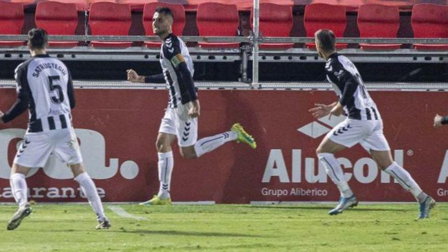 GxldeMedunjanin's tweet photo. No me hace falta imaginar una historia como la de Cazorla. Nuestro capitán se bajo a tercera y nos llevo al futbol profesional. https://t.co/Un8YTG54zG