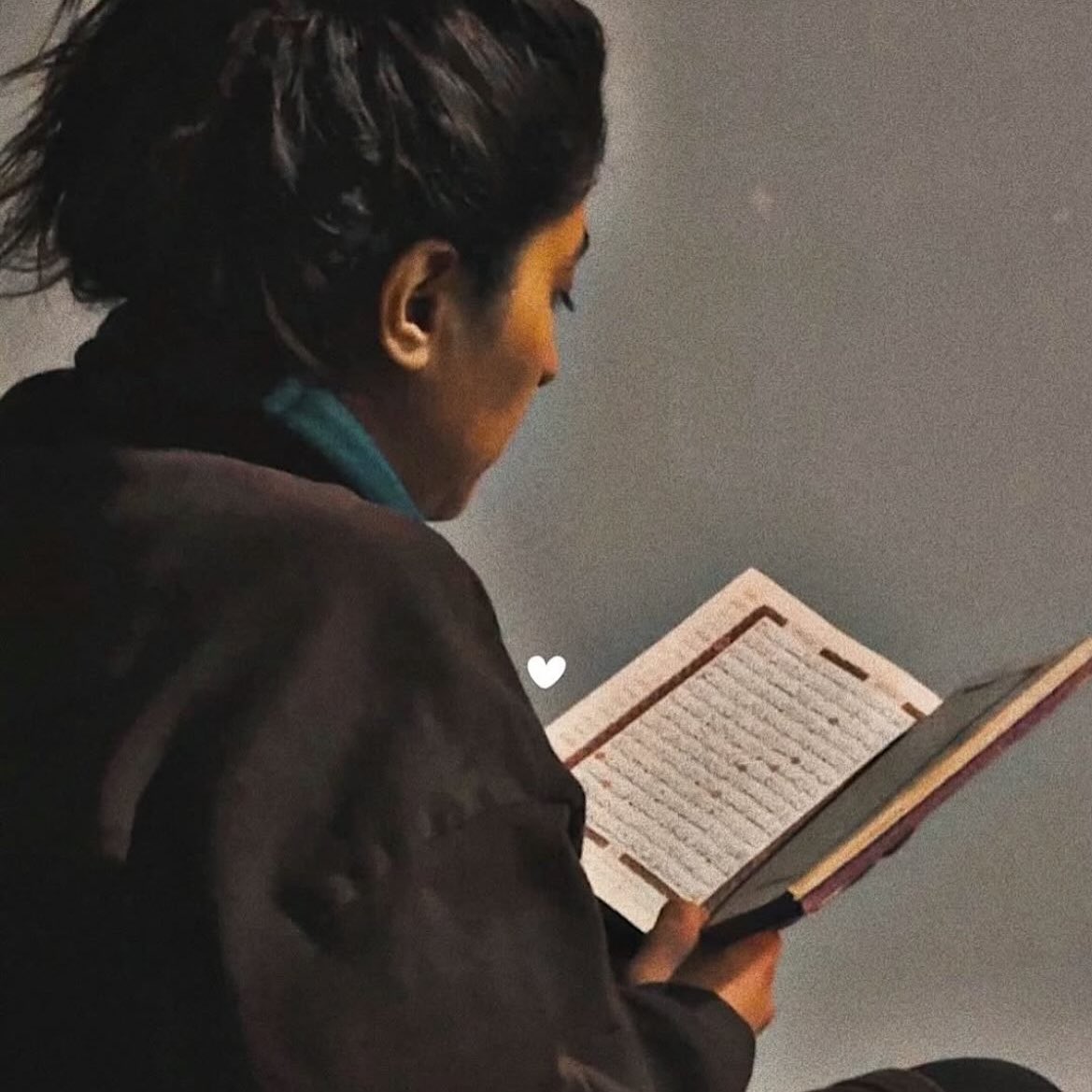 أنا أؤمن إننا أمة تُعين وتستر وتدعو بالخير.
و ماحدث مع شجون هو ابتلاء ، وربما رسالة من الله لتجد من ينُقدها ، ويأخذها للطريق الصح
ويكون لها سنداً  بالدعاء  🤲.
#شجون
#شجون_الهاحري
#اللهم_الهداية
#الدعاء_لشجون 
#كلنا_شجون 
#كلنا_خطاؤون
#ادعوا_لشجون
#تمورا 
<a href="/Me_Alsafi81/">فاطمه الصفي</a>
#Libya