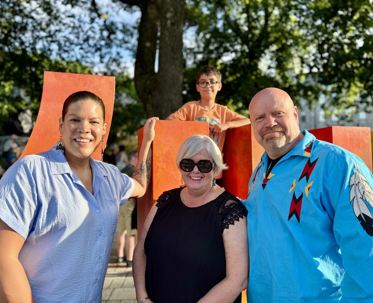 CJKateri's tweet image. En direct du Grand spectacle KWE!, à l’#assnat avec mes collègues @IanLafreniere et Sylvie D’Amours en cette Journée nationale des peuples autochtones 🧡 #polqc