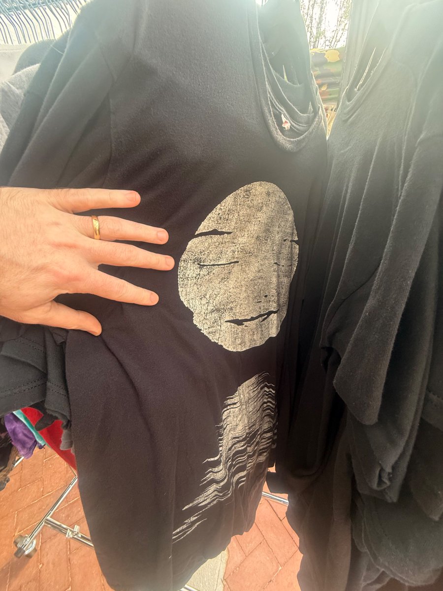 BMakesMusic's tweet photo. @JennyENicholson found you something at the local flea market! https://t.co/qBl4LOaAMM