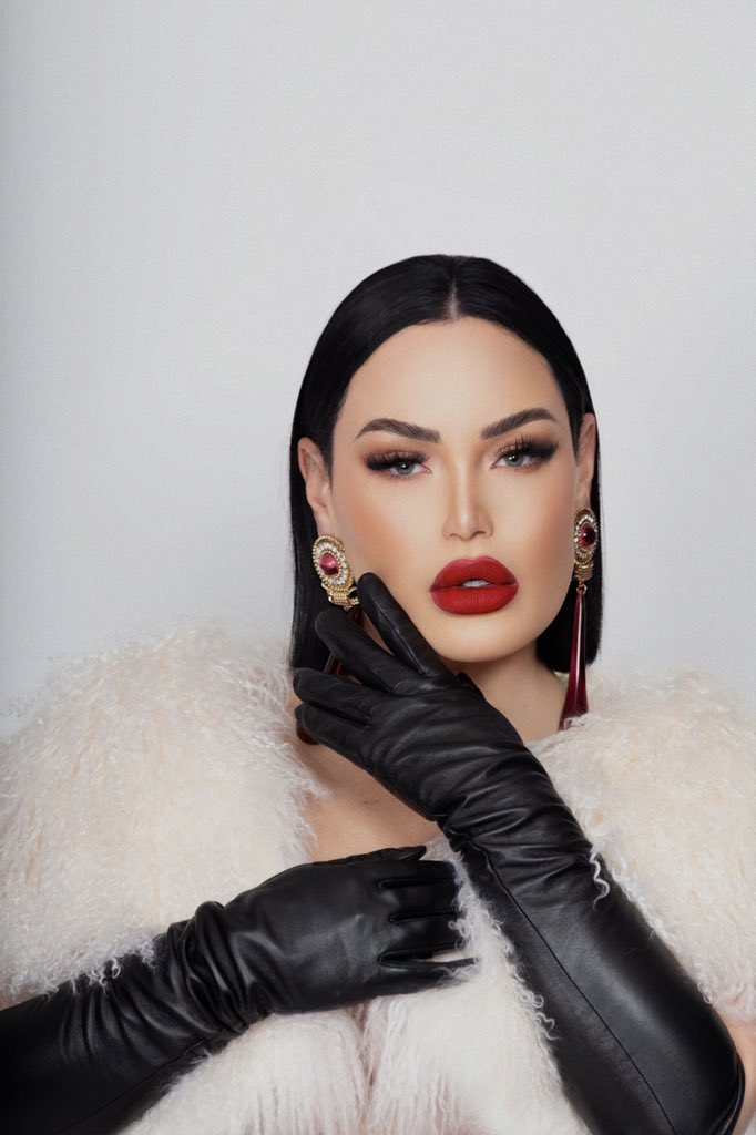 Hola... Hoy te mando un abrazo suavecito, y te recuerdo que la vida también es piel, magia y emoción. No te olvides de vivir con todo🔥🖤