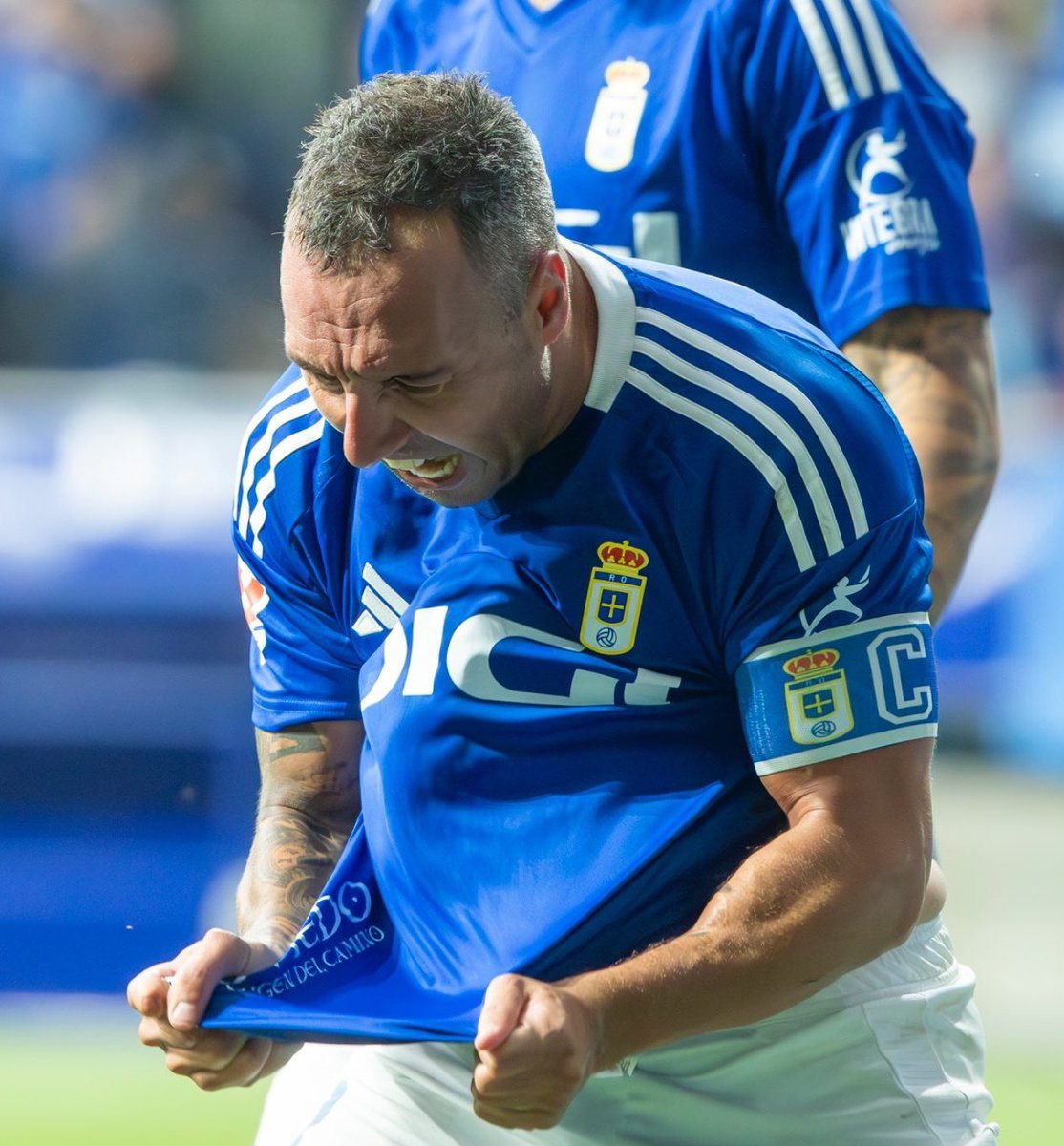 Lo prometió y cumplió. Santi Cazorla llevó al Real Oviedo a la primera división. Su magia es ETERNA.