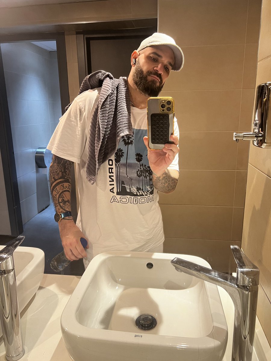 juancarlotobia's tweet photo. Gym 

https://t.co/1BATy4Eehn https://t.co/ixik0nhltG