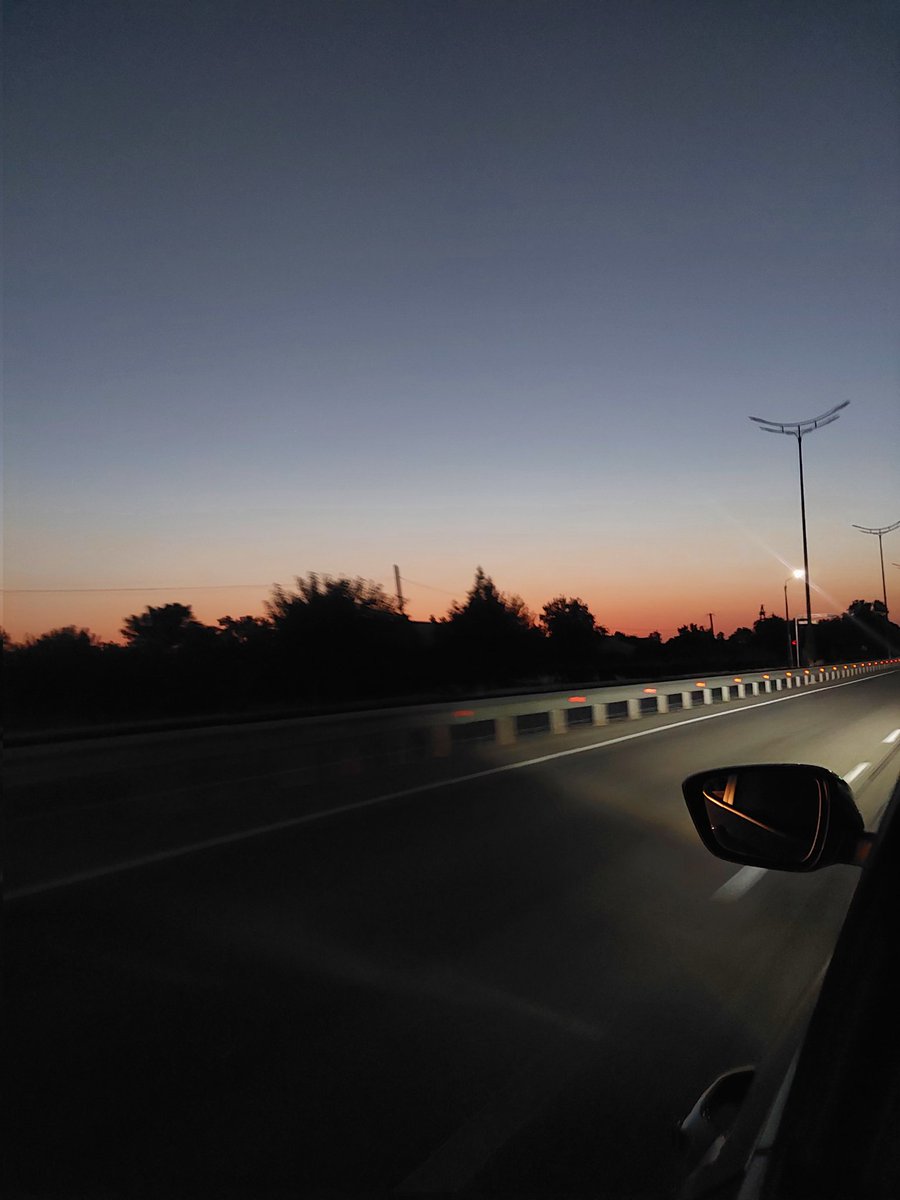 The sun is coming up🌝