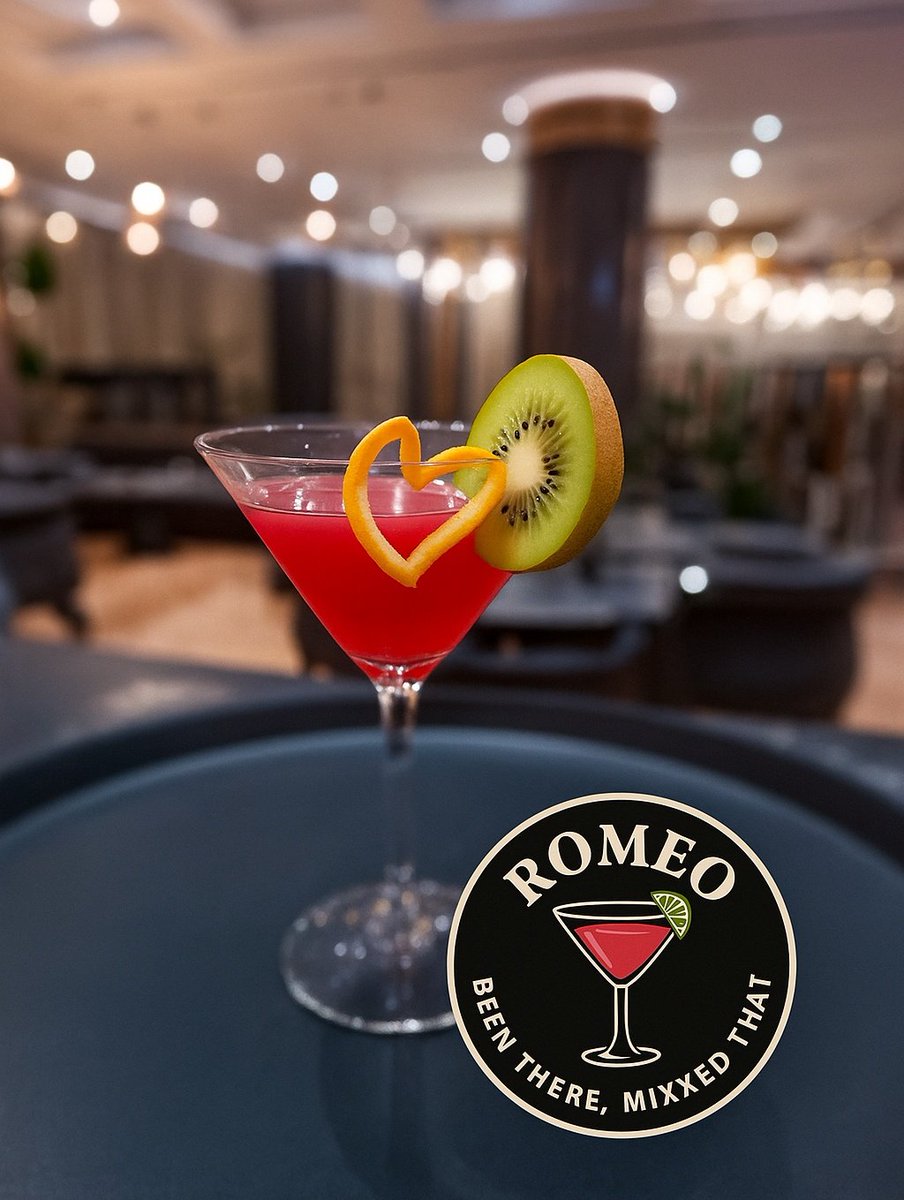 RomeoZeka's tweet photo. #Strawberry, #blueberry #cosmopolitan #cocktail
#Romeo https://t.co/GHbsTz5aI3