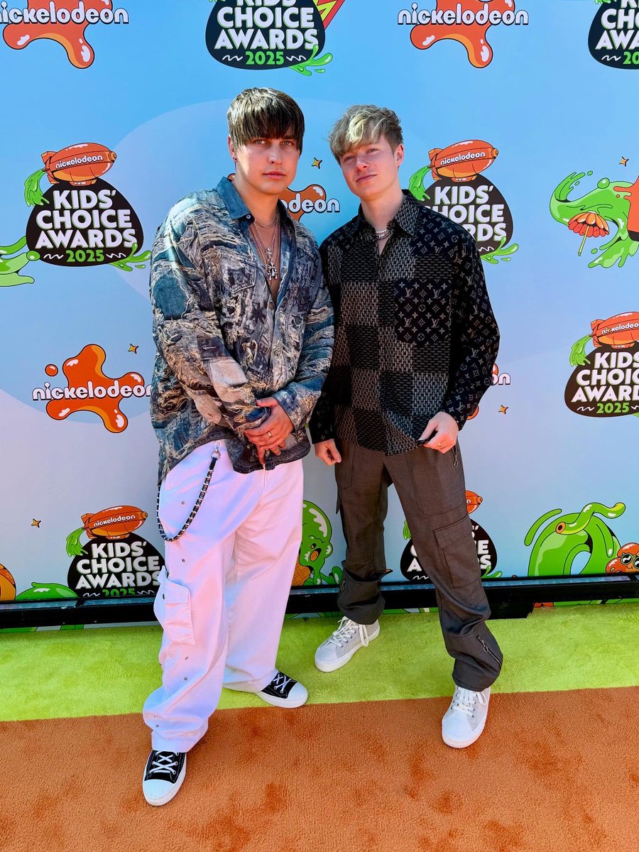 opposites attract 😘