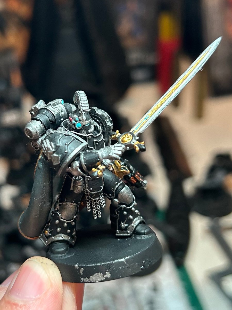 SBean_Jr's tweet image. 4 hours of painting every single little detail on this guy.
And I think he came out great.
Gonna be a good centurion with a meduson zweihander or just run him as a champion or praetor for my iron hands. Could also make a cool iron father.
