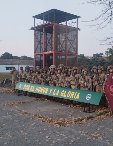 esesc_argentina's tweet photo. El Escuadrón de Caballería de la #ESESC, recibió instrucción por parte de la Sección de Exploración del Regimiento de Asalto Aéreo 601.

Mira la nota completa: https://t.co/2l1UT5NHaN https://t.co/dzb31ECTC7