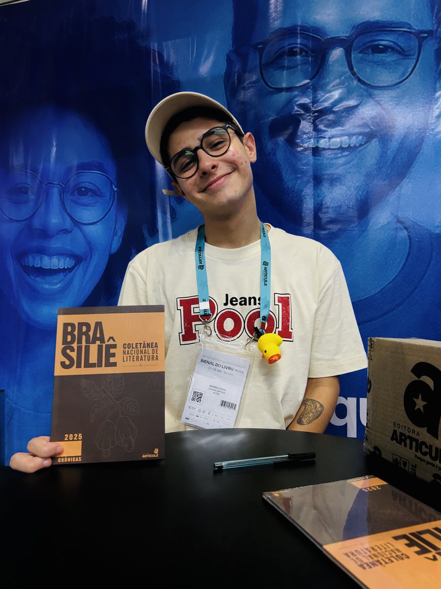 brenninho__'s tweet photo. RIO DE JANEIRO TÁ NO MUNDO!!!!!! Hoje foi meu primeiro dia indo à Bienal do Livro como escritor, e eu não tenho palavras para descrever meus sentimentos! Obrigado a todos que foram me prestigiar, todos os autógrafos foram dados com o coração!🧡 https://t.co/miPeyfh92Q