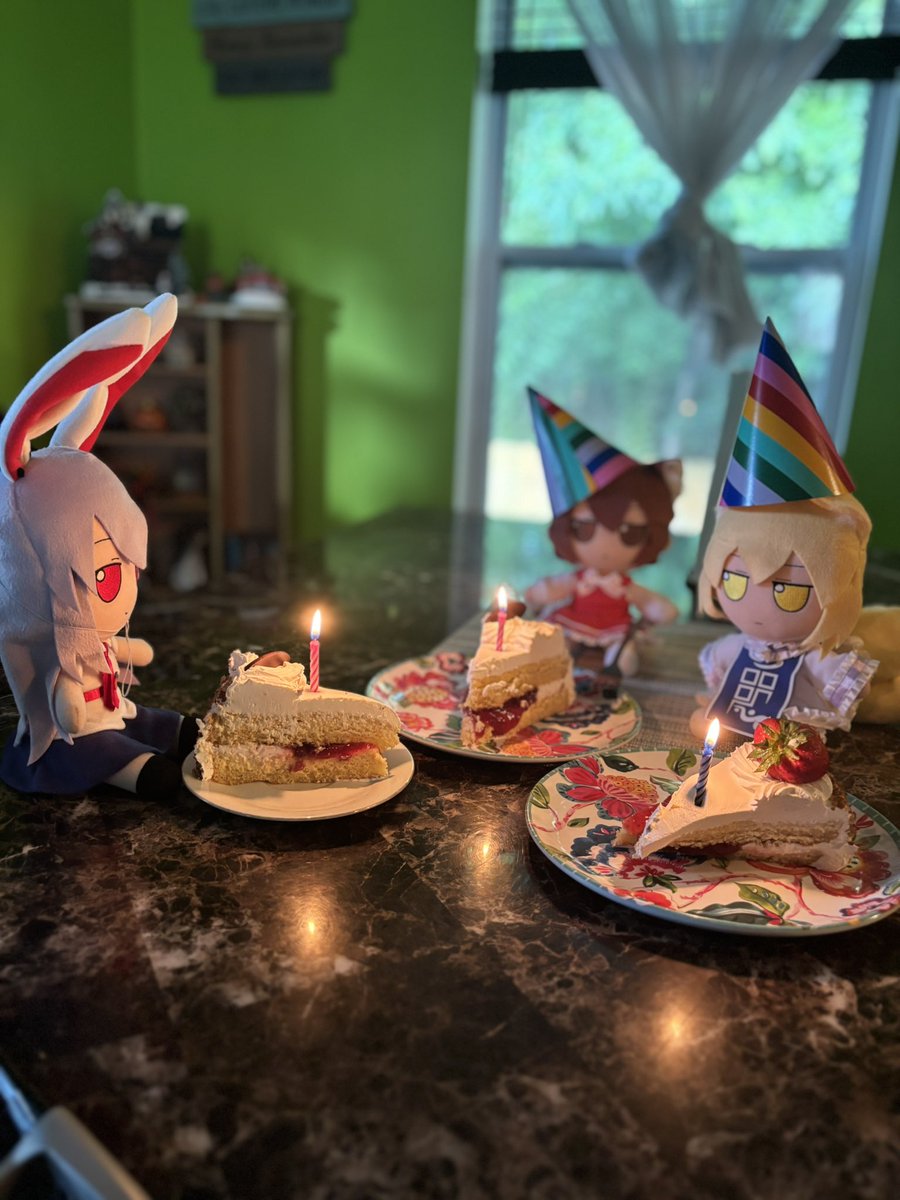 tupbunny's tweet photo. Happy second day of summer!!🐱🍊 Chen invited Fumodonge 🐇 and Ran Fukumo 🦊 to come eat cake with her for celebration!! Stay cool as temperatures rise! 🧊
.
.
#東方Project #ふもふも #東方Project #ふもふも #Fumo #FumoFumo #touhou #Yakumo #udonge https://t.co/ixRAfB61g8