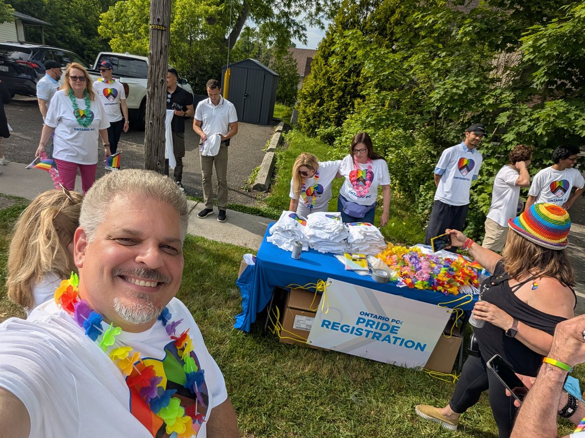 doubledjmusic's tweet image. A great day celebrating and providing the soundtrack for @OntarioPCParty at #YorkPride

#happypride #loveislove🌈