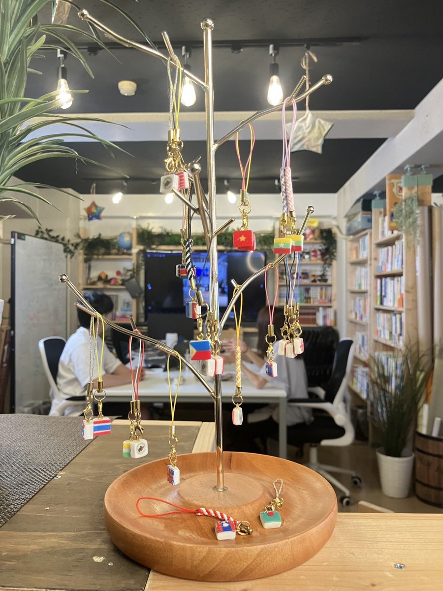 本日11時より
無印良品 板橋南町22で開催される
「つながる市」で世界の国旗キーホルダーを
販売させていただきます♪

TAKE A NAPで開催された各国との
国際交流イベントなどで生まれた
「幸運な出会い」を象徴するアイテムです。

#板橋区 #豊島区 #大山 #千川 #要町 #池袋
#コワーキングスペース
