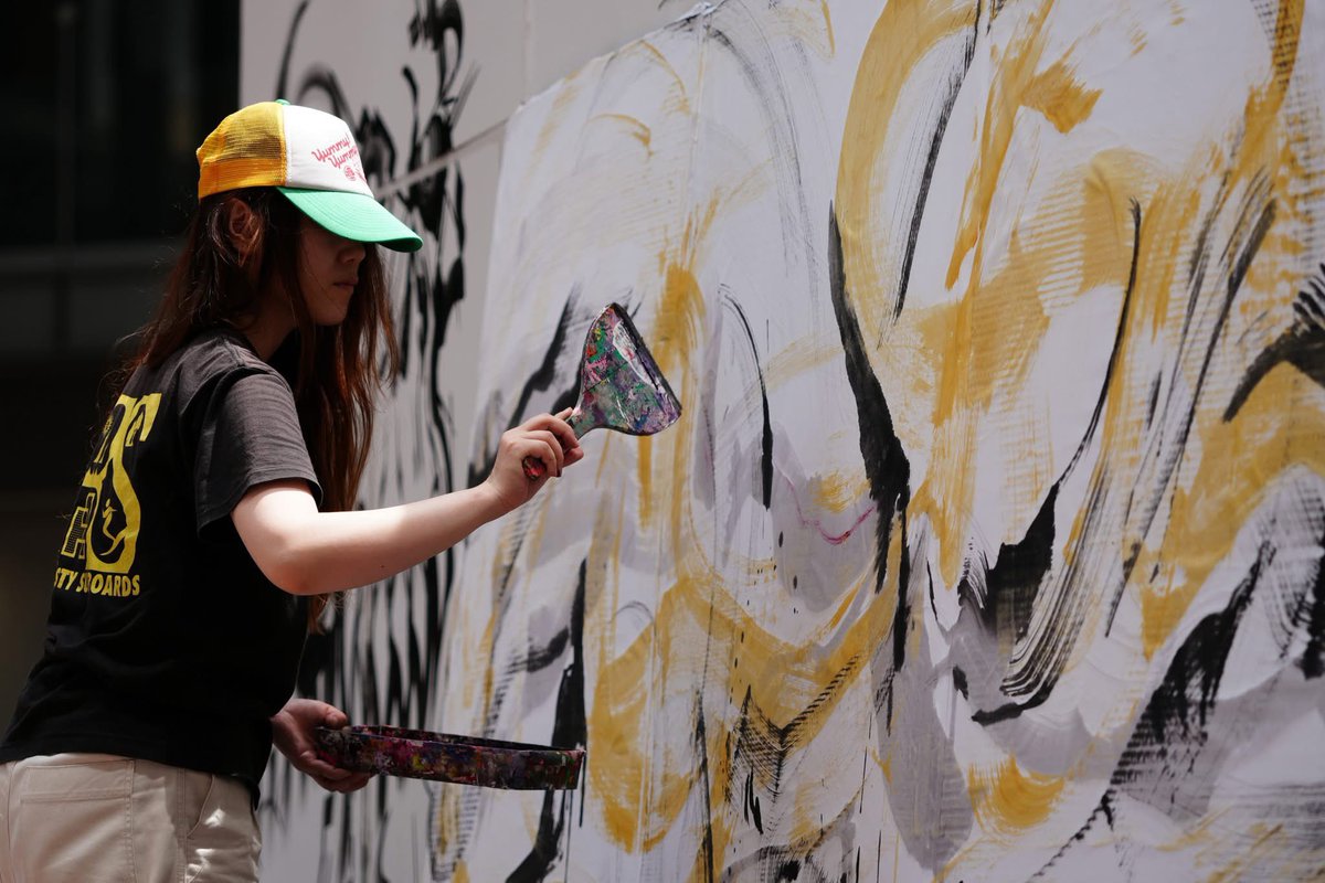 FactorISM2020's tweet photo. 【本日6/22開催！】
LIVEISM × FactorISM🎨
HOOPステージでライブペインティング開催中🖌️
11:00〜16:00
まちこうばの端材が、アートに命を吹き込む一日✨
#LIVEISM #FactorISM #大阪アートイベント https://t.co/3OUU06LWJm