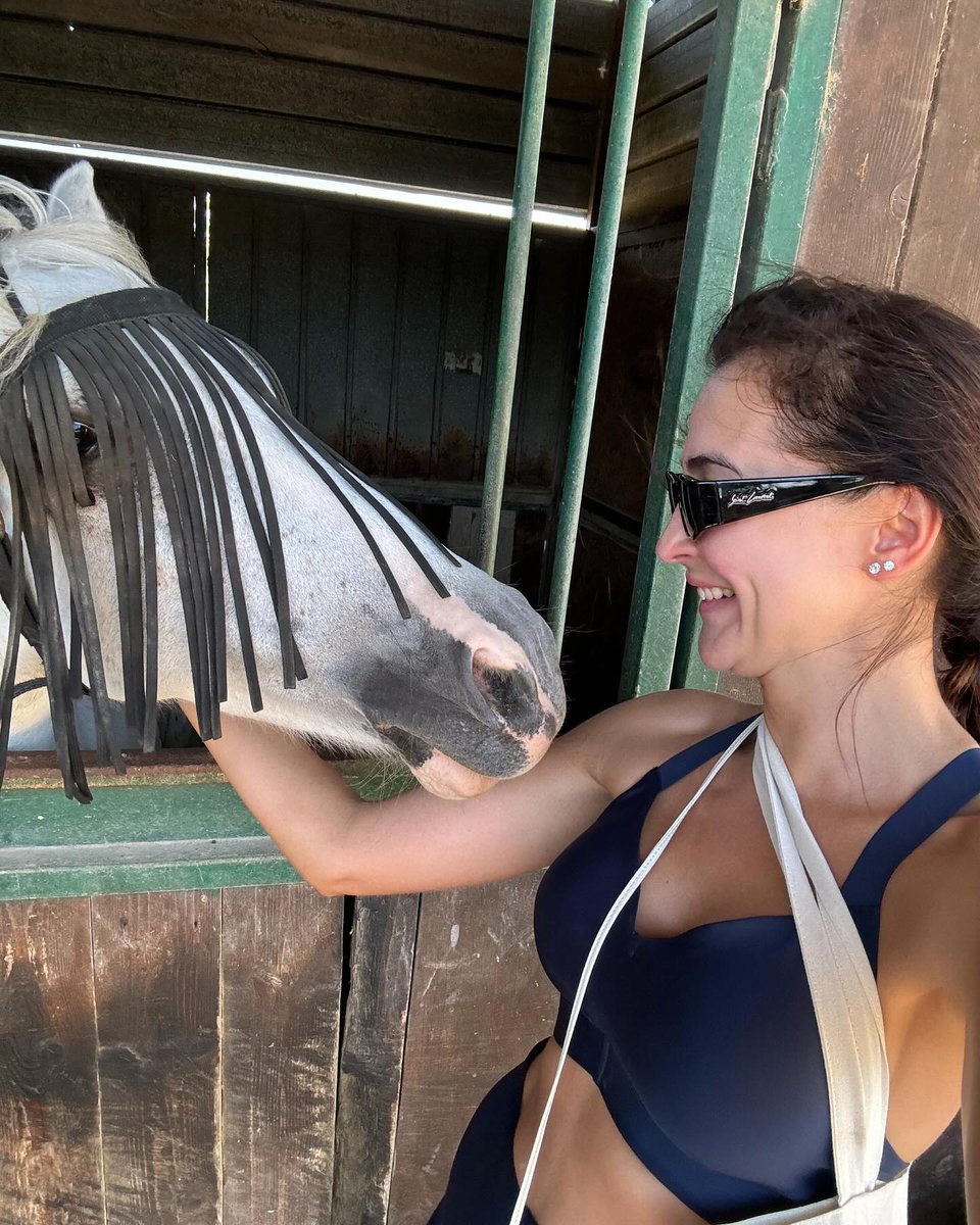 d83887011's tweet photo. Go horse riding with friends on the weekend https://t.co/qwKYsKqRNr