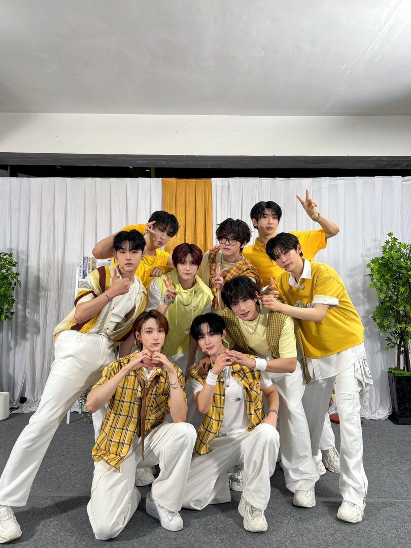 starfess's tweet image. -star Yang kemarin nonton XODIAC di Allo Bank Festival, gimana menurut kalian perform mereka? 👀
Seru nggak? Visual dan vokalnya pecah banget sih dari yang aku liat  di TV😭🔥